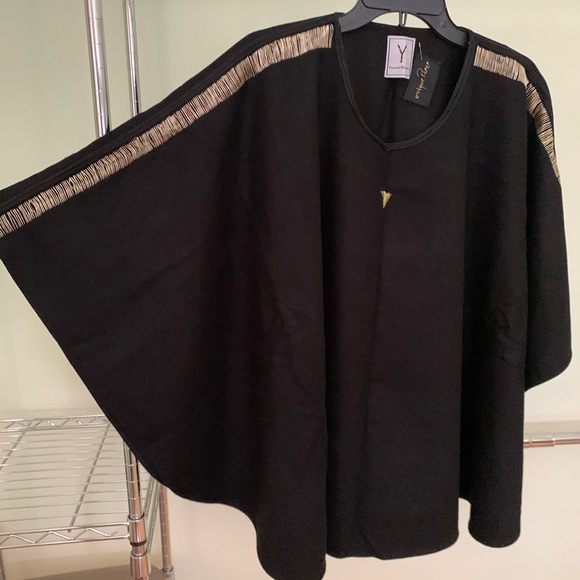 Poncho - Picture 2 of 3